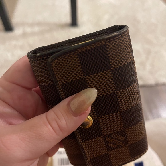 Louis Vuitton 6 Ring Keyholder in Damier Ebene - Picture 4 of 8